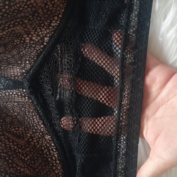 Victoria's Secret Very Sexy Lined Plunge Fishnet Halter Bra Size 38D - Picture 4 of 10